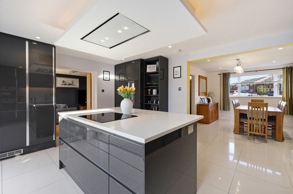 Property photo 3 of 28