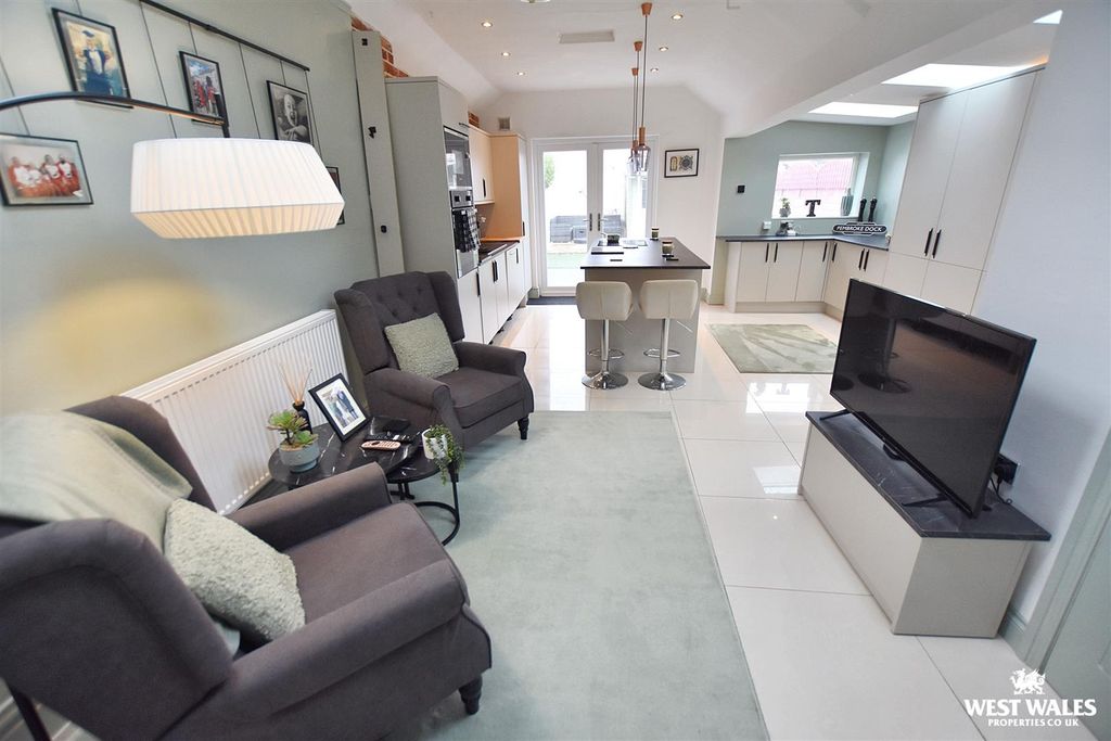 Property photo 1 of 25 12 (2).Jpg