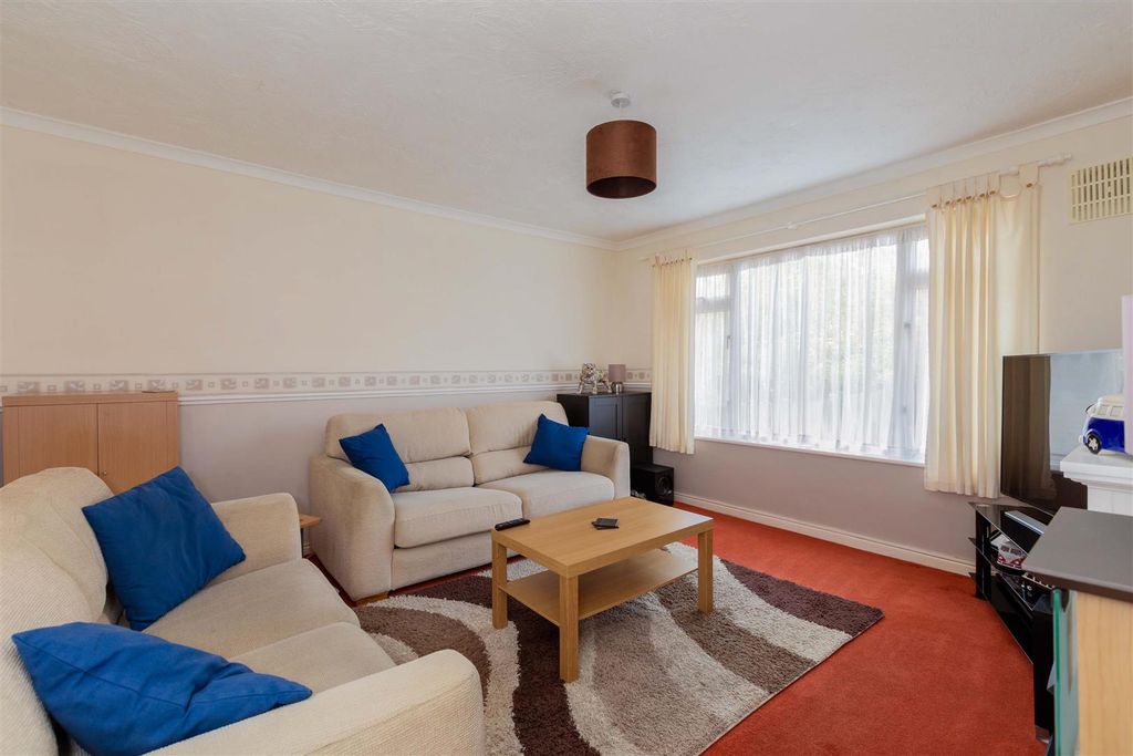 Property photo 2 of 14 27 Hall Meadow-7.Jpg