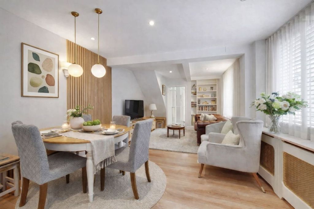 Property photo 1 of 11 Living Room