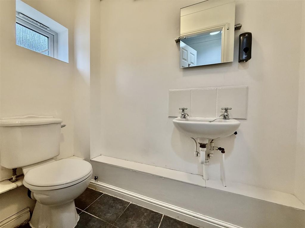 Property photo 3 of 15 Cloakroom/W.C