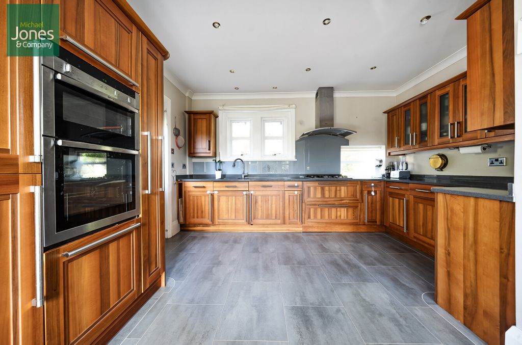 Property photo 2 of 22 Kitchen