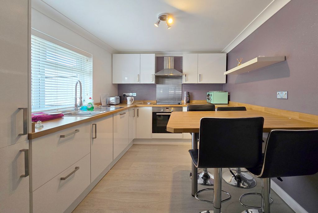 Property photo 3 of 9 1Bm Kitchen