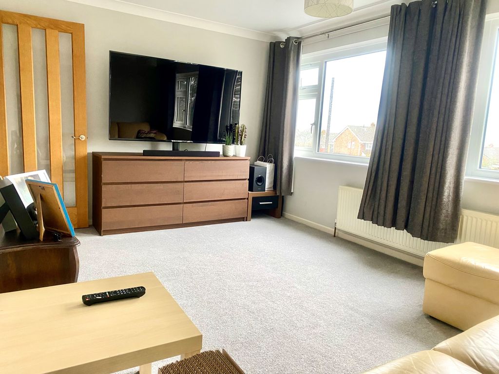 Property photo 3 of 17 Living Room