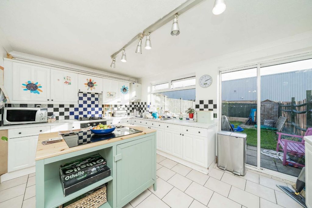 Property photo 2 of 8