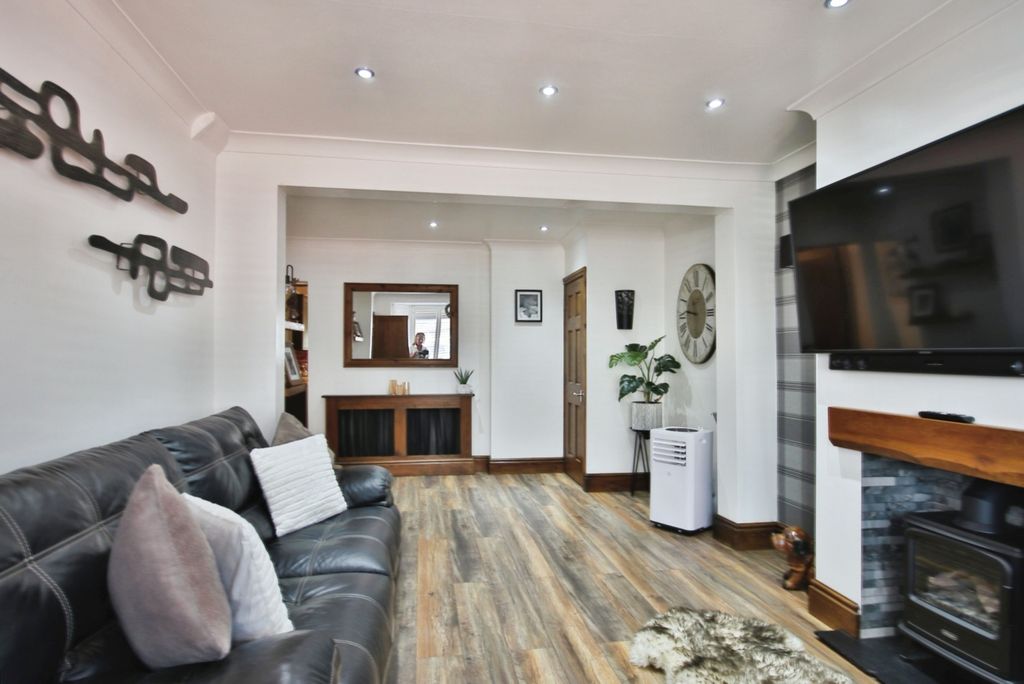 Property photo 3 of 18 4322688