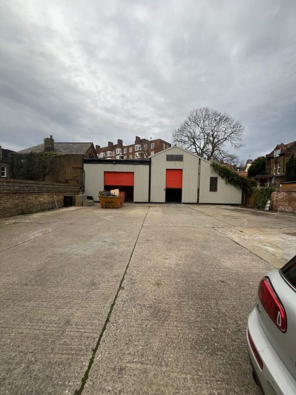 Property photo 2 of 8