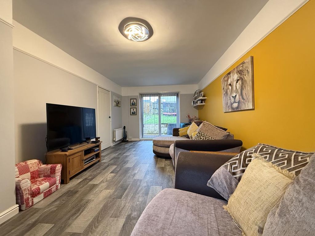 Property photo 2 of 19 Buckfast Close 4 - Lounge.Jpg