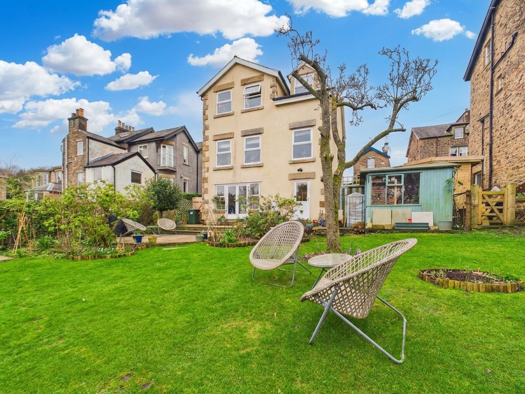 Property photo 2 of 29