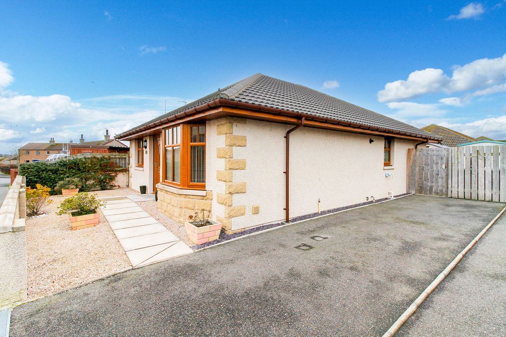 Property photo 3 of 36