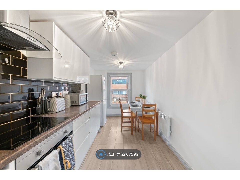 Property photo 3 of 12 Kitchen