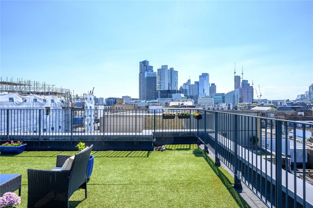 Property photo 2 of 23 Roof Terrace