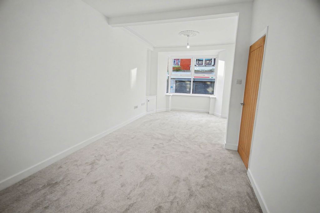 Property photo 2 of 30