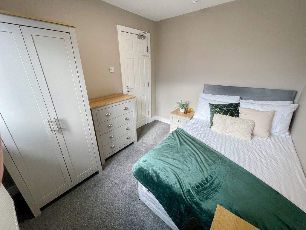 Property photo 2 of 6 116 Empress(3)