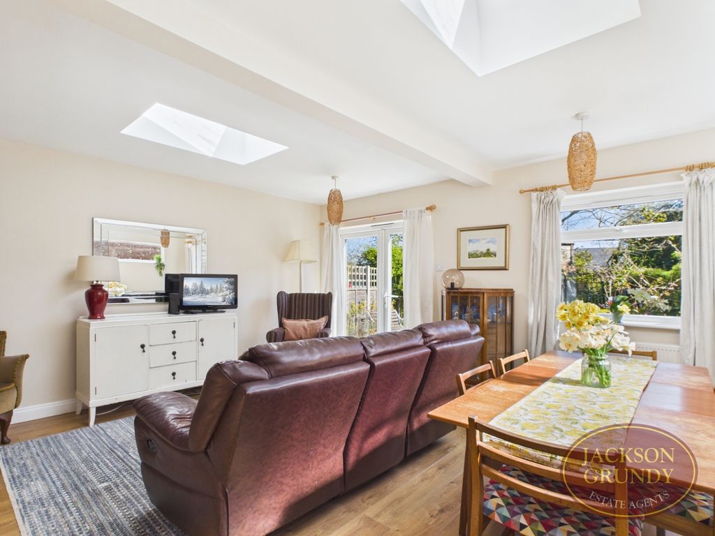 Property photo 2 of 11 Masefield Way