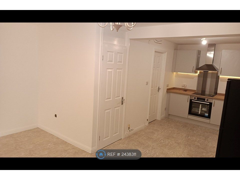 Property photo 3 of 31 Tv Wall And Storage