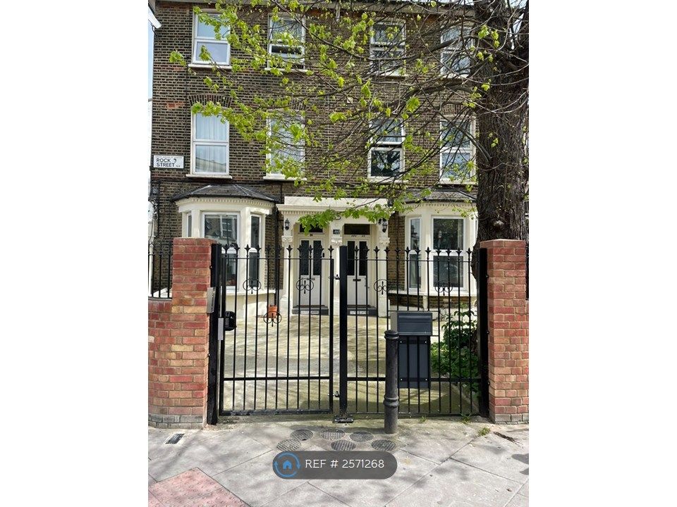 Property photo 2 of 14 Gate From Street To Flat