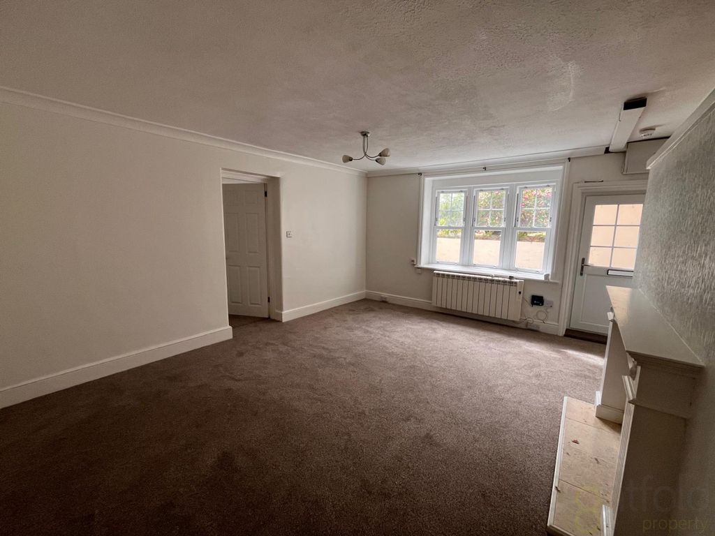 Property photo 3 of 20 c5A06987-c6Be-4858-B204-1E195c9Bde44
