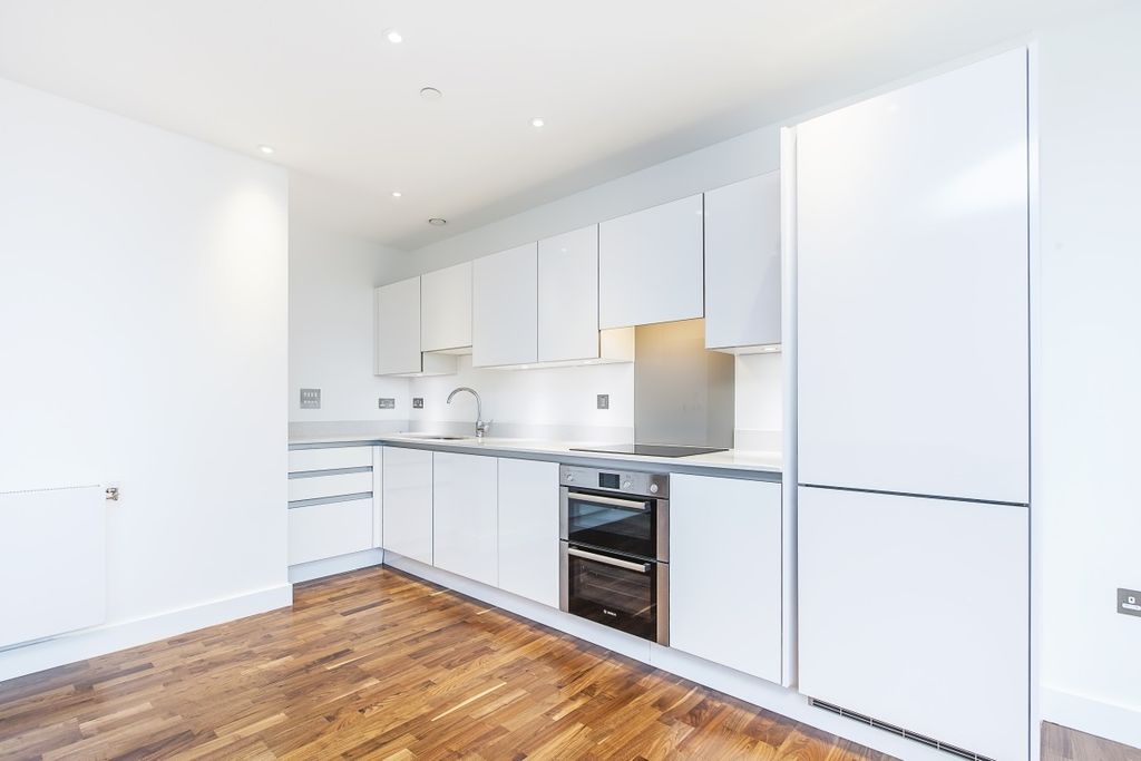 Property photo 2 of 9 Kitchen