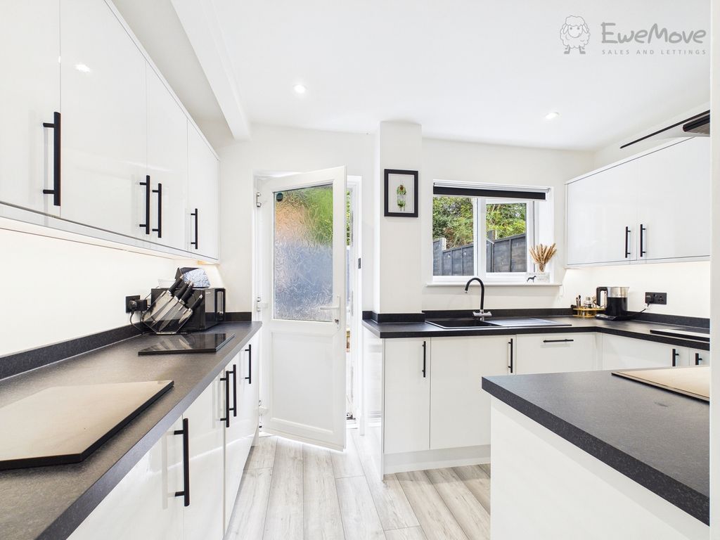 Property photo 3 of 13 Ewemove Tiverton - Arnold Crescent