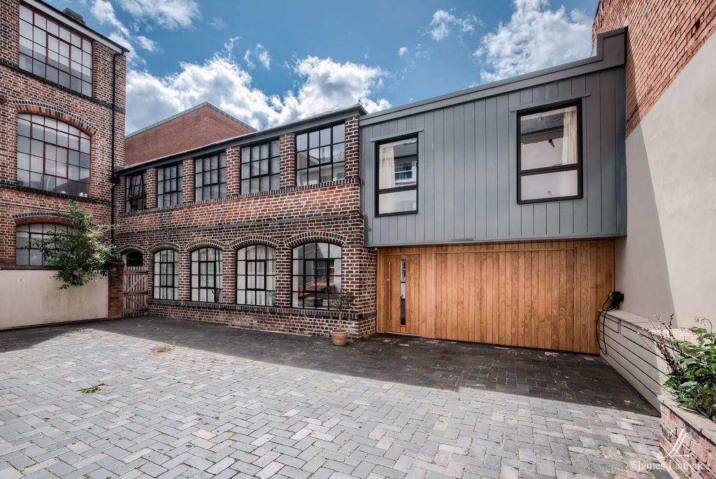 Property photo 1 of 22 Xh2A6086-Hdr(3)