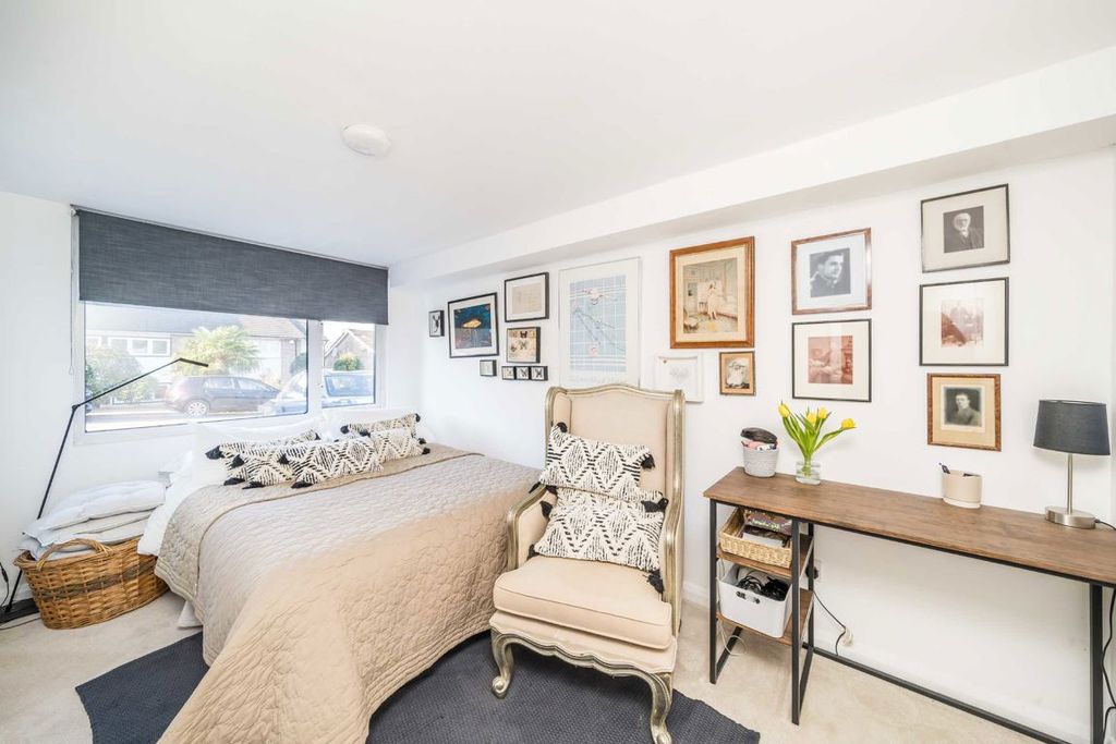 Property photo 3 of 12