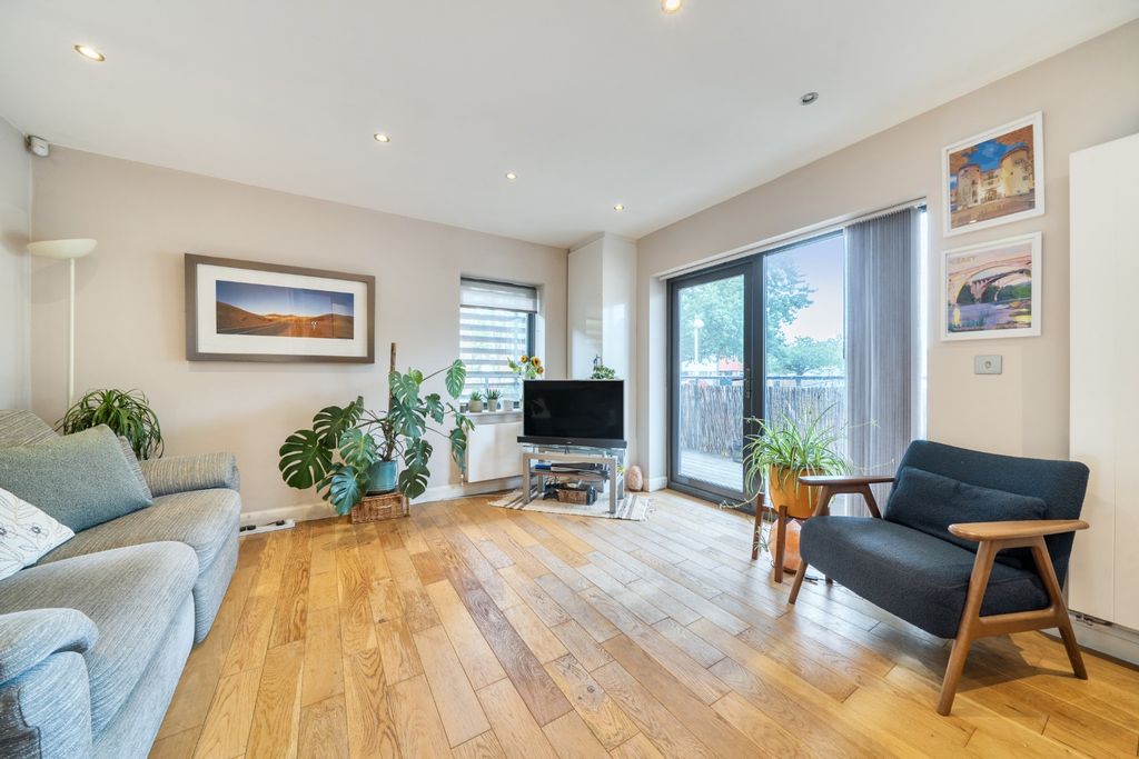Property photo 2 of 22 5520474