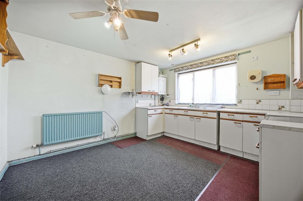 Property photo 3 of 14 Kitchen