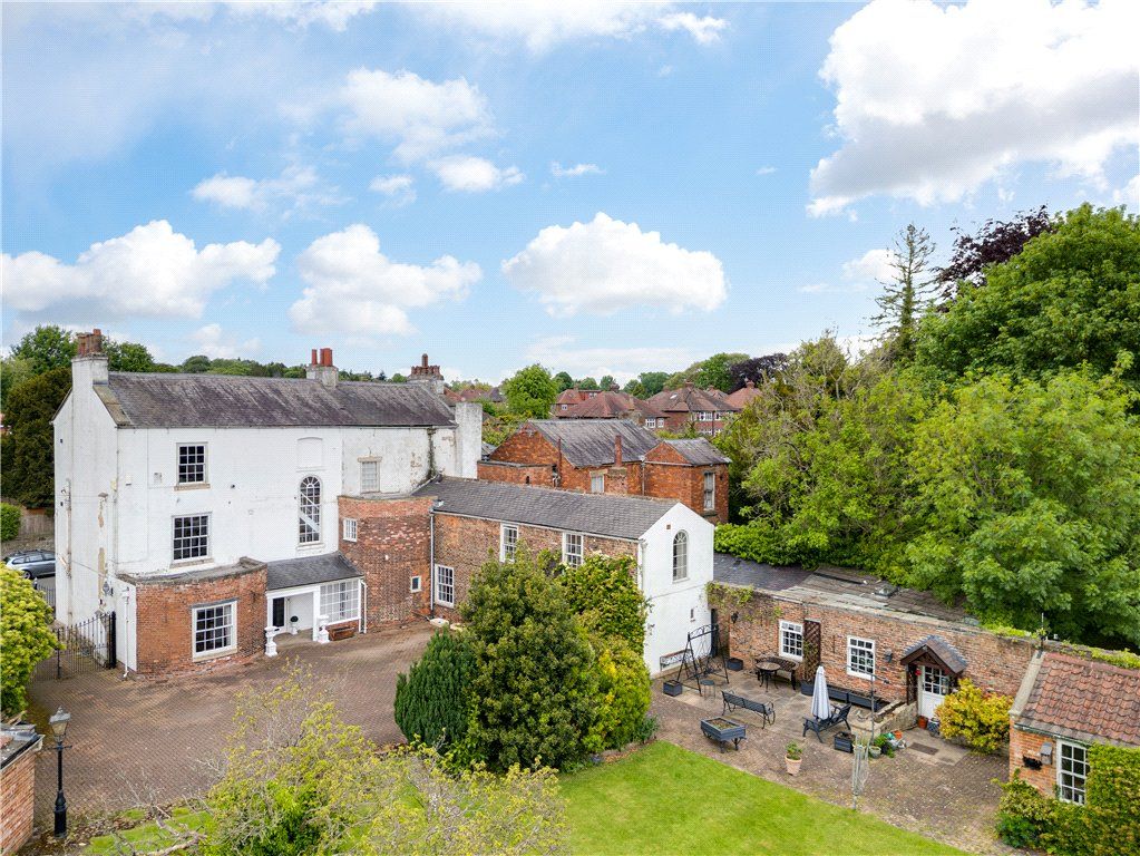 Property photo 1 of 27 Grove House