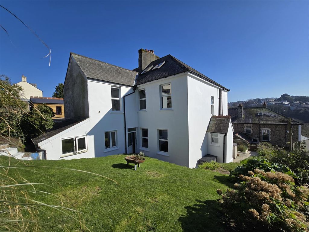 Property photo 1 of 36 Rear