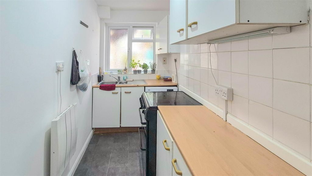 Property photo 2 of 9 Kitchen