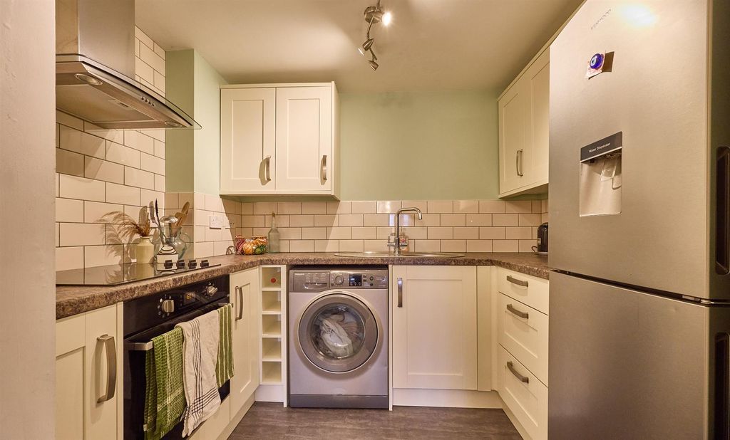 Property photo 3 of 5 Mallory House Hk 2.Jpg