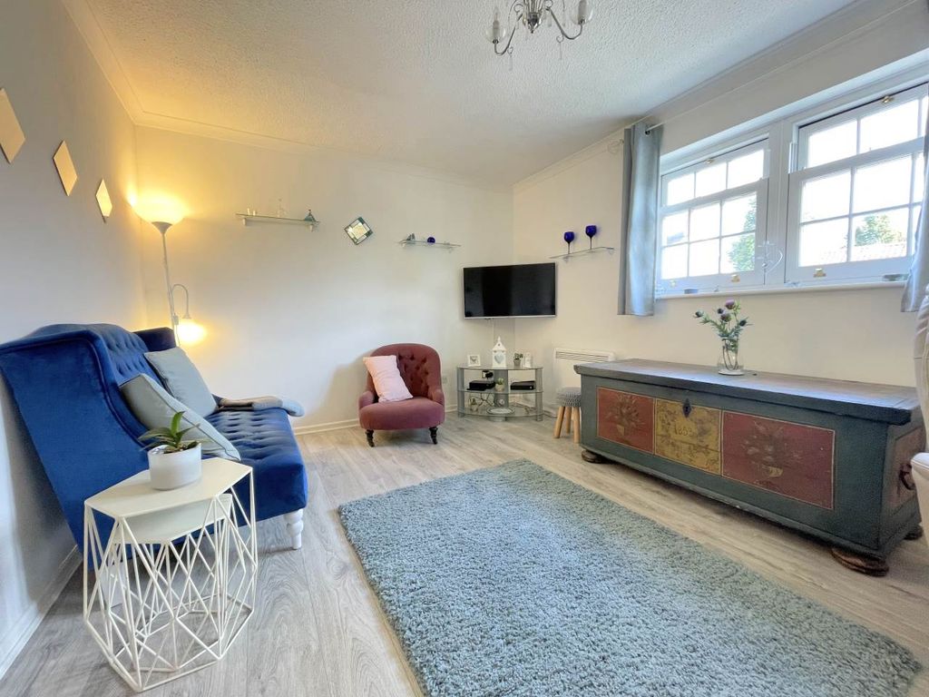 Property photo 3 of 9 Lounge