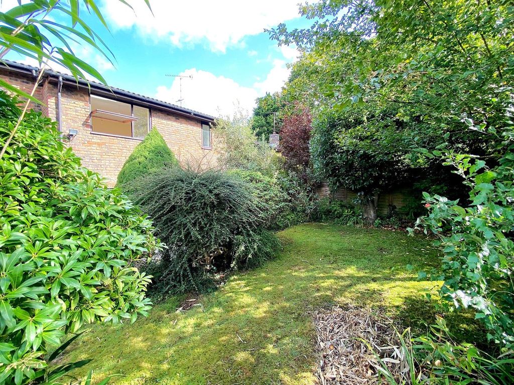 Property photo 2 of 18 15 Portfield Close - Garden1.Jpg