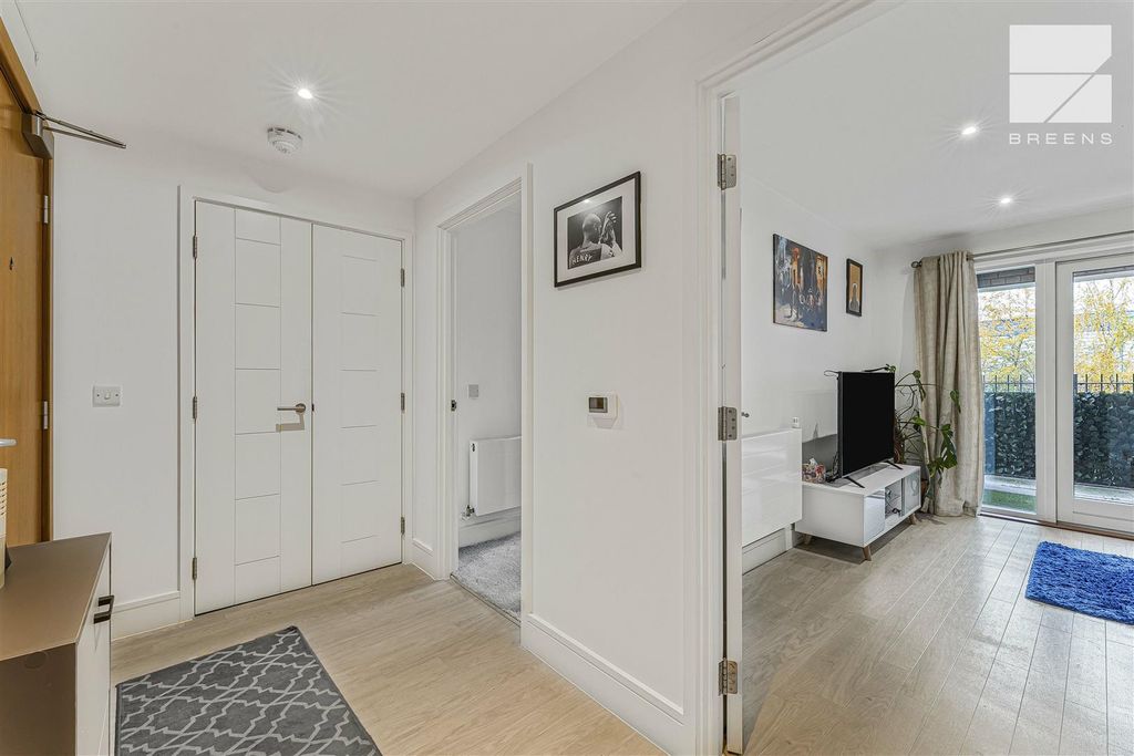 Property photo 2 of 18 8_69162_Watermarked.Jpg