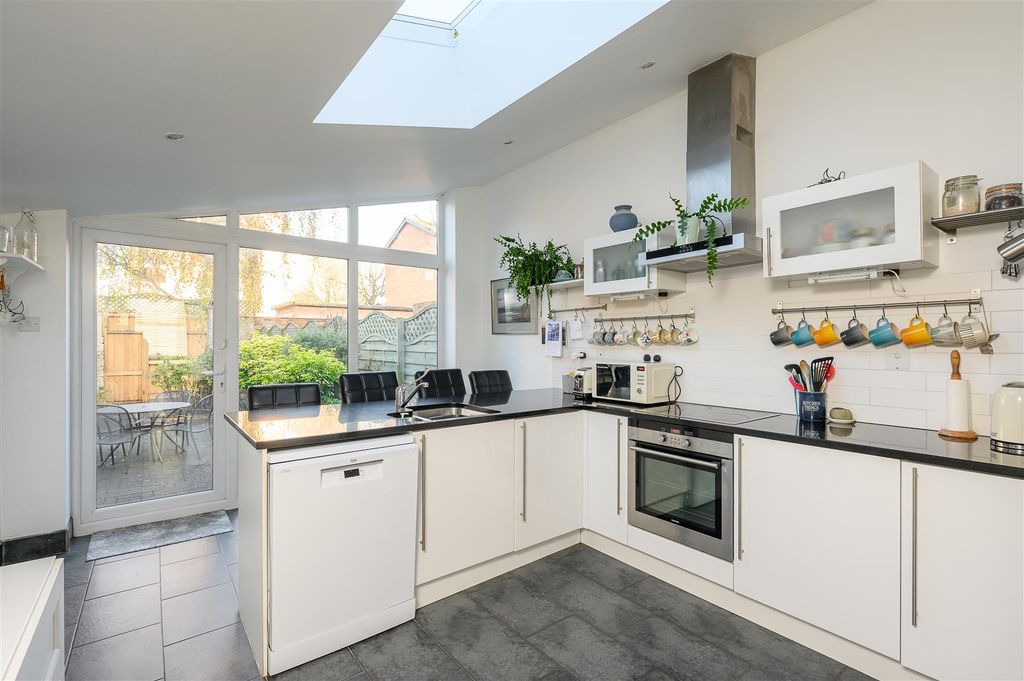 Property photo 3 of 18 Kitchen