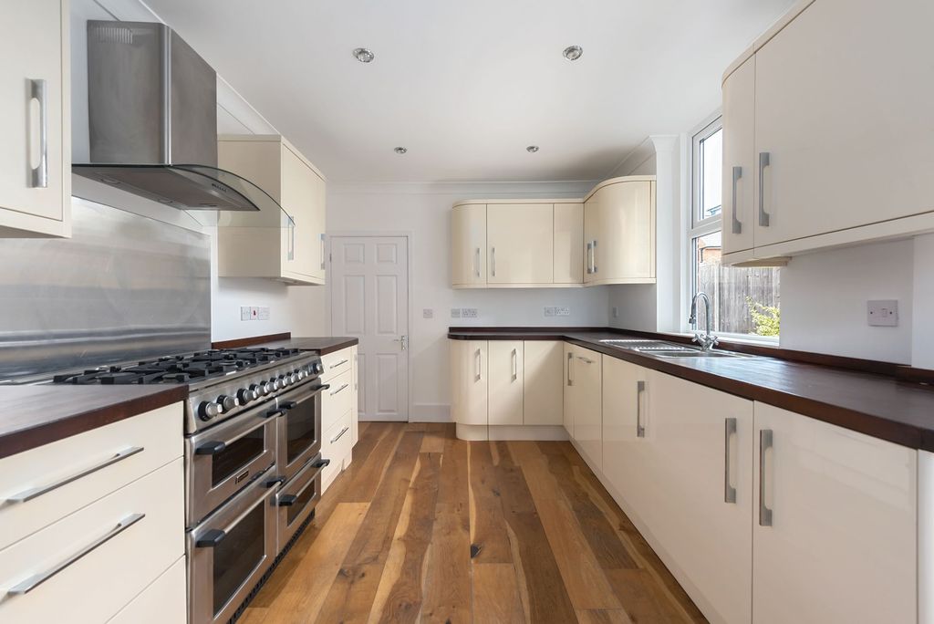 Property photo 3 of 21 Kitchen