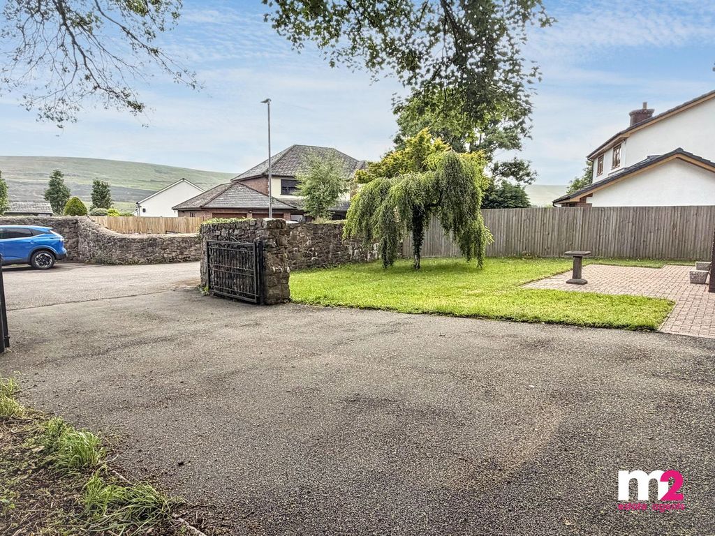 Property photo 2 of 23