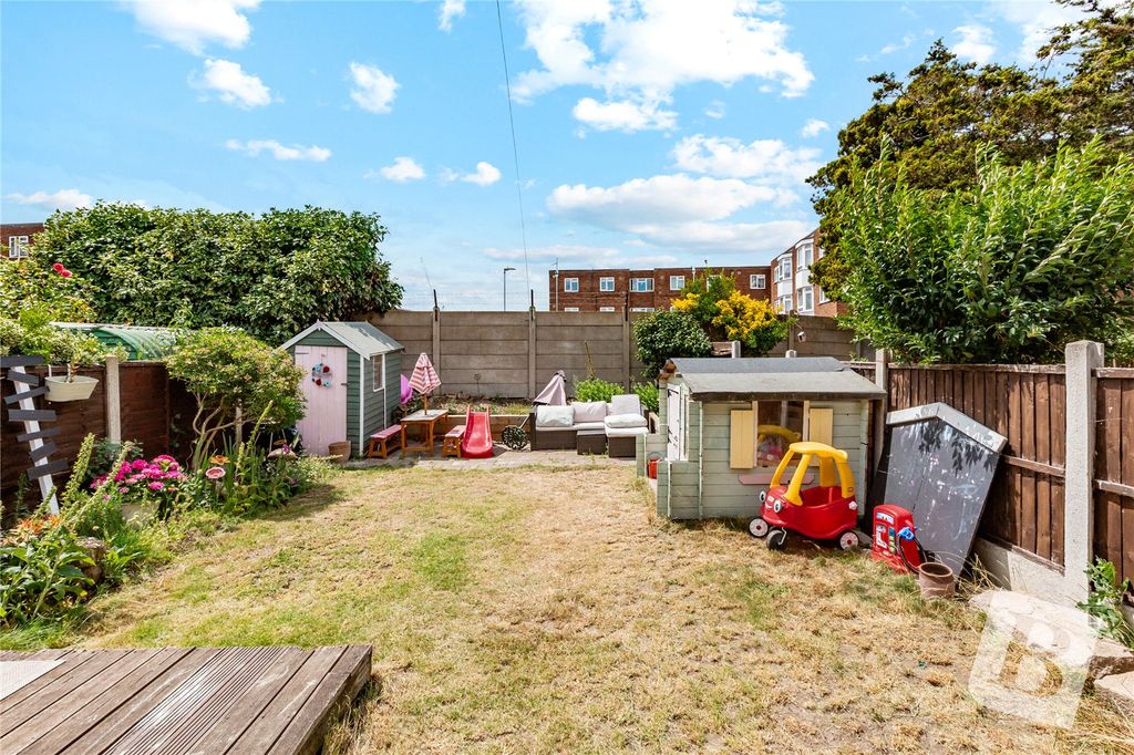 Property photo 3 of 13 Garden