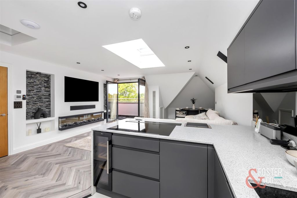 Property photo 3 of 25 Goldstone Crescent, 57, Flat 7-014.Jpg