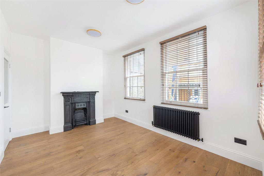 Property photo 2 of 12 Picture No. 18