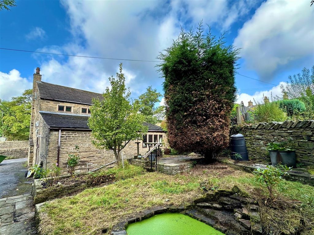 Property photo 2 of 11