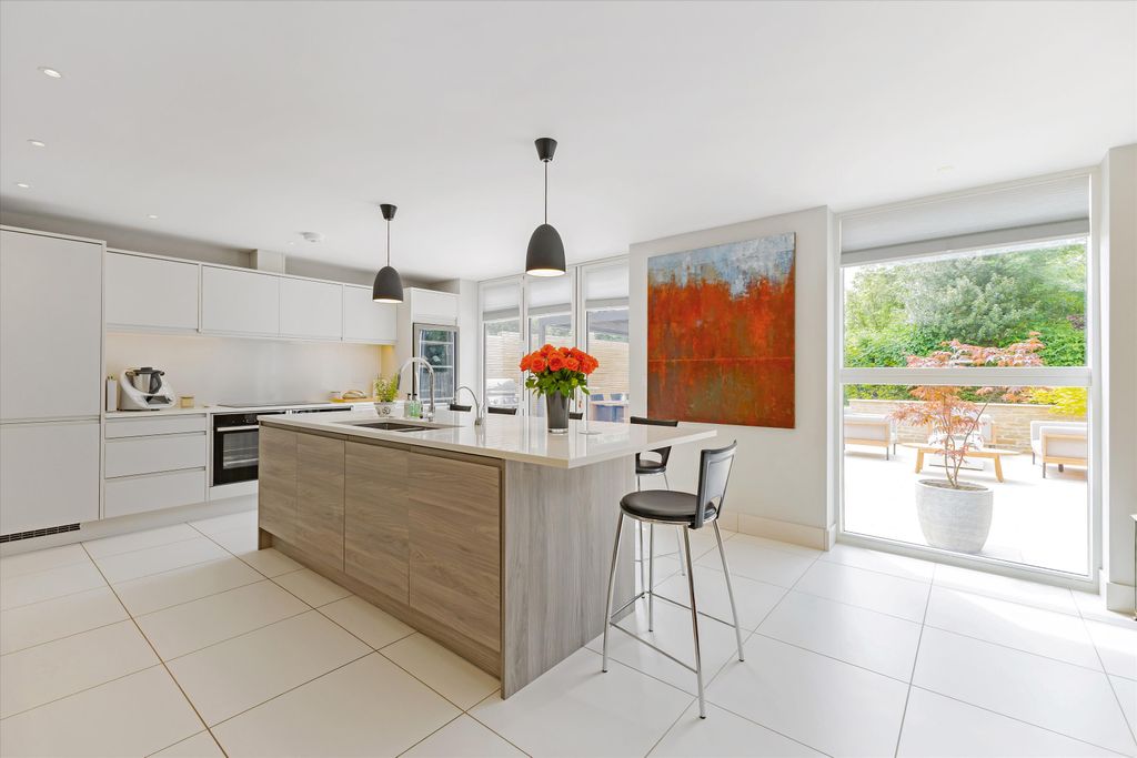 Property photo 2 of 28 Image