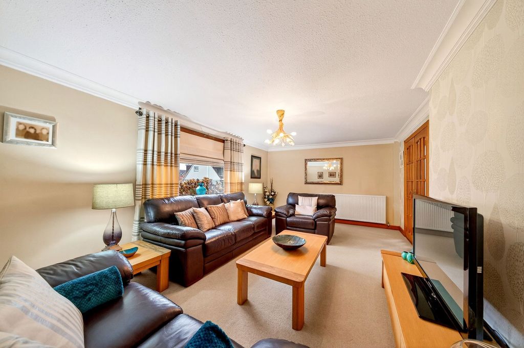 Property photo 2 of 31 Lounge