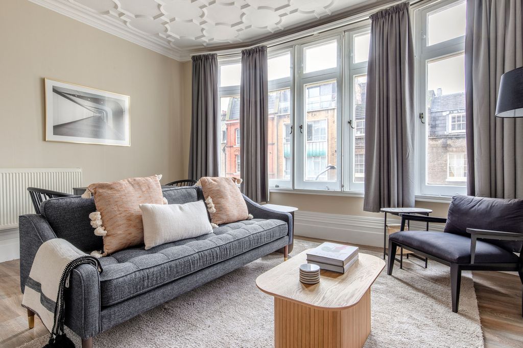 Property photo 1 of 22 Living Room