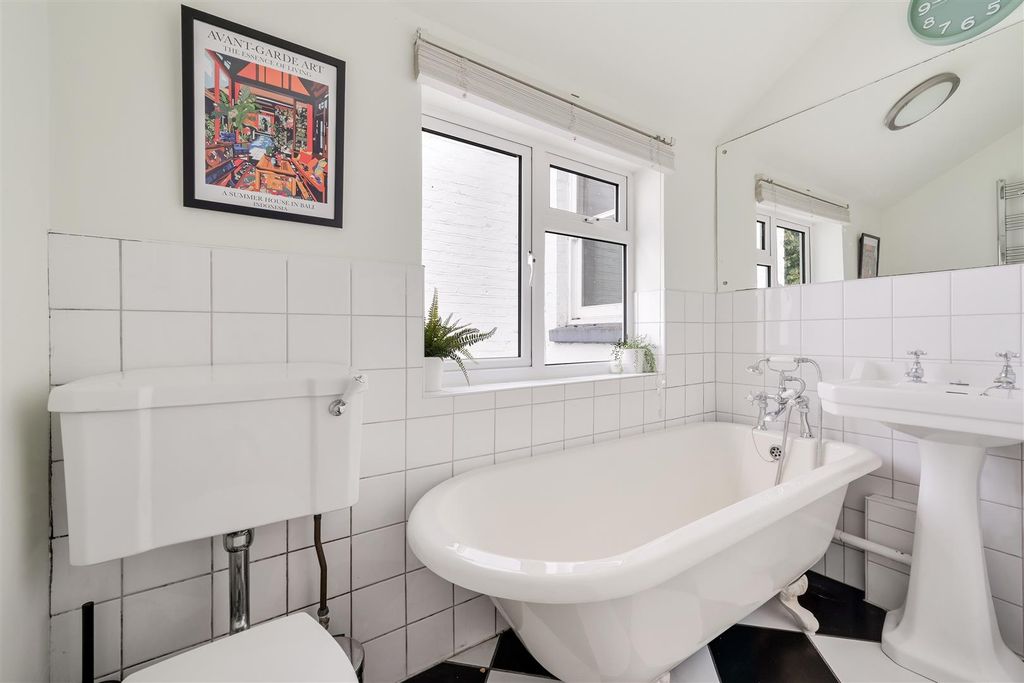 Property photo 3 of 16 Endsleigh Road, 19 (15).Jpg