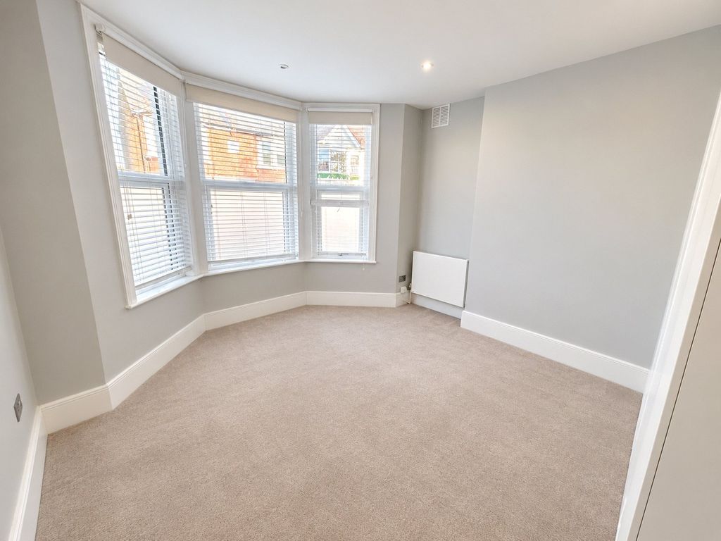 Property photo 2 of 11 Picture No. 17