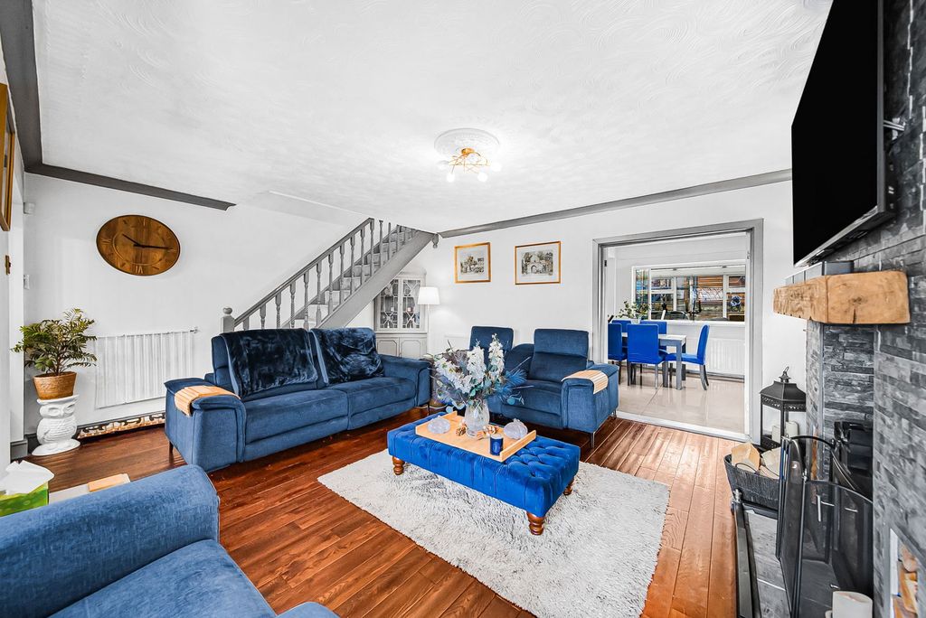 Property photo 3 of 44