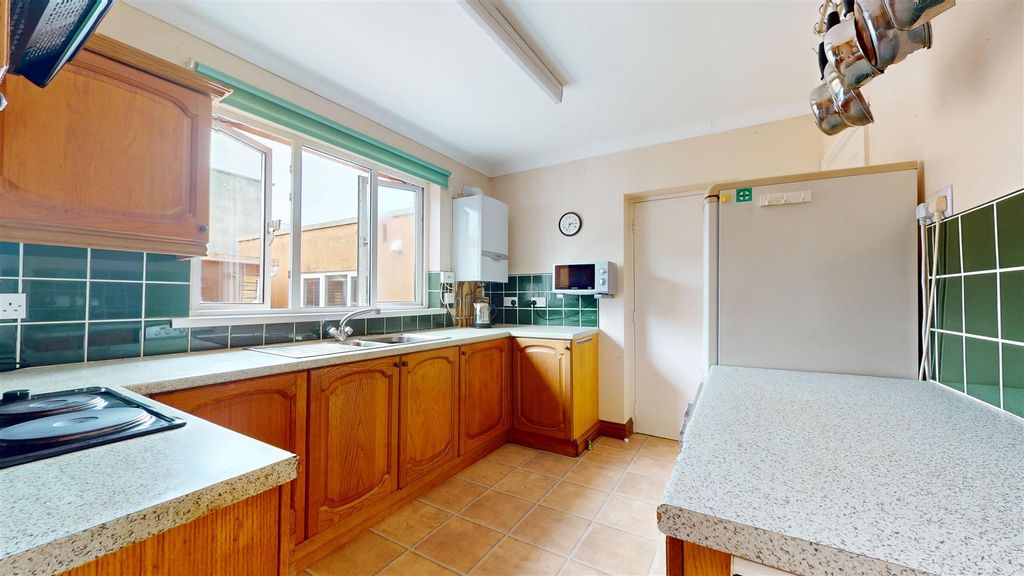 Property photo 2 of 15 Kitchen