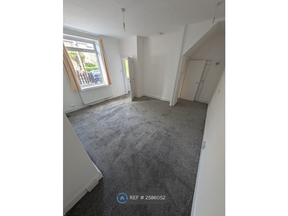 Property photo 2 of 11 Living Room Pic1